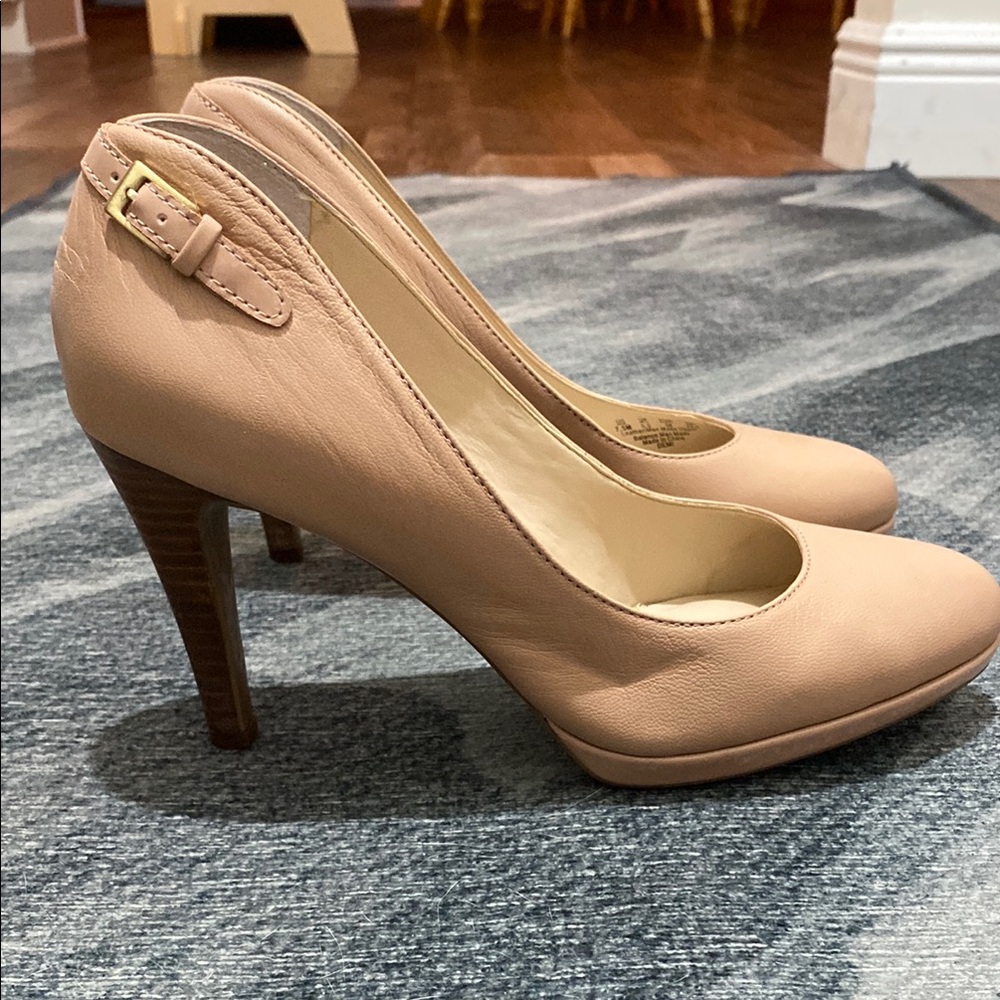 Elegant Tan Leather Pumps